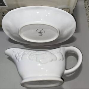 Gibson 2-Piece White Gravy Boat & Saucer Set w/Emboss Fruit Design With Box